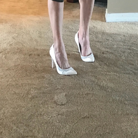 Badgley Mischka white, satin wedding shoes - Picture 7 of 7